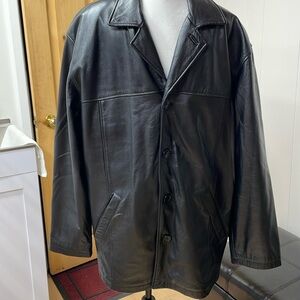 Danier leather men’s leather jacket with Thermolite lining. Size medium.